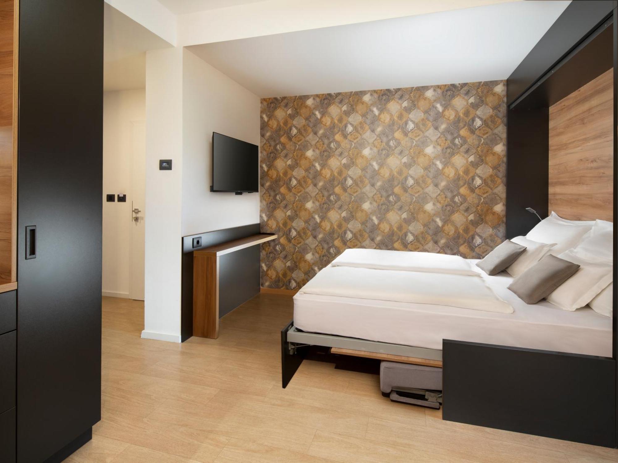 Ahotel
